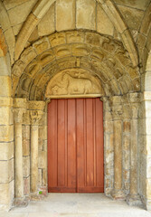 Portada de la iglesia de Santa María de Caldas de Reis, provincia de Pontevedra, Galicia España. Caldas de Reis está en el Camino Portugués del Camino de Santiago