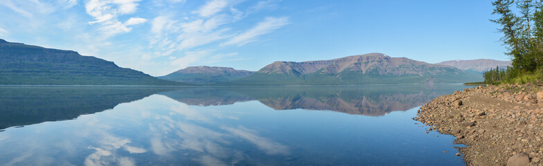 Fototapeta na wymiar Panorama of a mountain lake on the Putorana plateau.