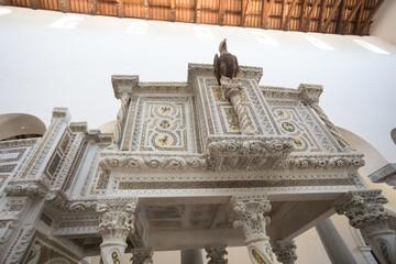 Interno del duomo di ravello, basilica di santa maria assunta e san pantaleone