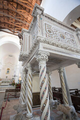 Interno del duomo di ravello, basilica di santa maria assunta e san pantaleone