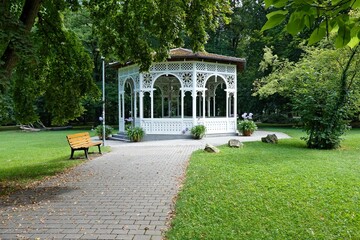 Schwabach - Stadtpark - Pavillon mit Weg