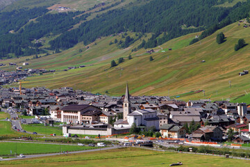 Fototapeta na wymiar Livigno, Valtellina, Italia