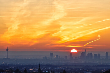 Sonnenaufgang Frankfurt mit Silhuette