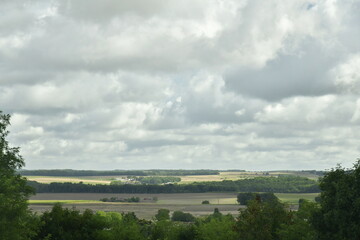 Nuages gris au dessus du paysage rural aux environs du bourg de Champagne au Périgord Vert  © Photocolorsteph