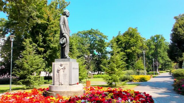 Bedrich Smetana Statue Sculpture Monument Stone Landmark Bronze Public Figure -  Famous Czech Composer Music of World Importance