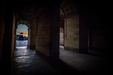 Fototapeta premium Reiterstatue im Sonnenaufgnag