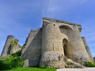 L'imposant château médiéval de Billy (03260), département de l'Allier en région...