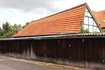 Garagentore aus Holz. Garagen.