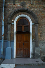 Fototapeta na wymiar Ancient entrances to houses on the streets of Kiev. 