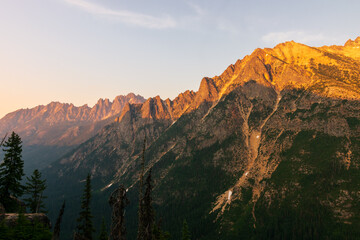 Fototapeta premium Evening Sun in The North Cascades