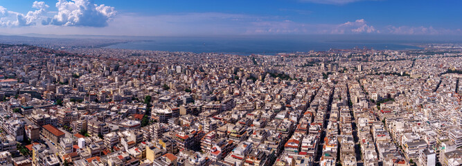 Obraz na płótnie Canvas Aerial view of the city of Thessaloniki from the area Neapoli.