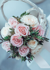 bouquet of peach roses, bouquet of white roses