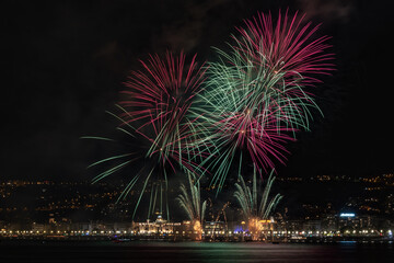 Naklejka premium Feu d'artifice en mer à Nice sur la Côte d'Azur