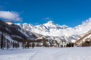 Fototapeta premium Snowy landscape in Pian della Mussa mountain, Piedmont, Italy