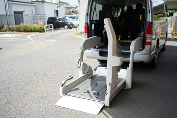 日本の介護施設の介護タクシー