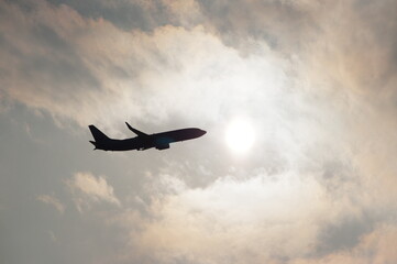 離陸する旅客機