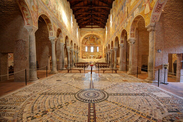 Interior of Pomposa Abbey, Codigoro, Italy - obrazy, fototapety, plakaty