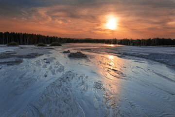 kopalnia piasku, glinki o zachodzie słońca © meegi