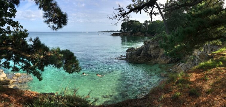 sur la c&ocirc;te de Beg Meil &agrave; Bot Conan Fouesnant en Finist&egrave;re Bretagne France	