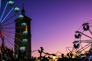 Sunset and the moon Christmas Fair Alcala de Henares © O Mundo Afora