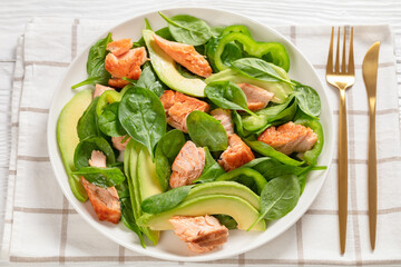 salmon spinach avocado and green pepper salad