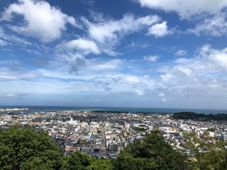 Obraz premium 神倉山から望む和歌山県の自然と街並み