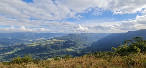 Vale e montanha