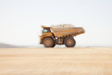 Obraz premium Blurred view of truck in quarry