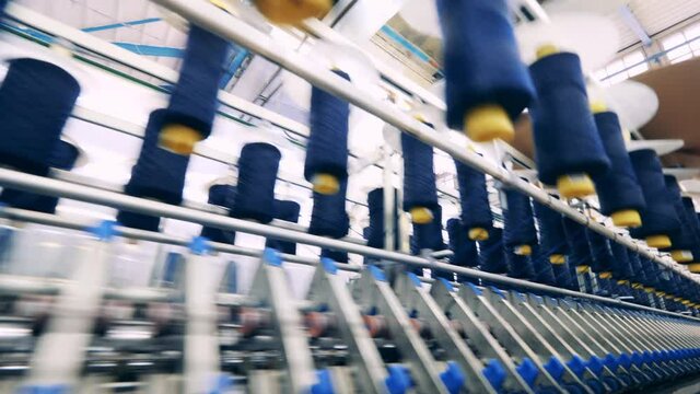 Sewing machinery complex with multiple thread spools