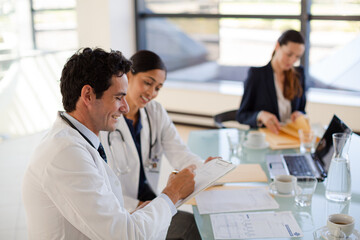 Fototapeta premium Doctors and businesswoman talking in meeting