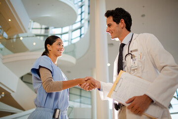 Fototapeta premium Doctor and nurse handshaking in hospital