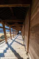 奈良、二月堂の夕景の登廊を降りる、12月10日、日本