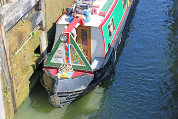 Fototapeta na wymiar Narrow boat on the Kennet and Avon Canal