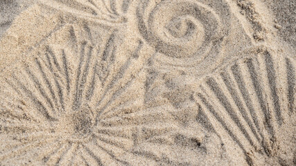 Fototapeta na wymiar Muster in den Sand gezeichnet