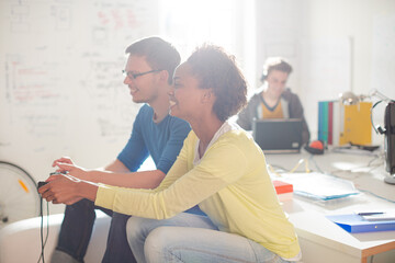 Obraz premium Couple playing video games together