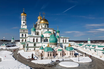 Obraz premium Winter top view of the Resurrection New Jerusalem stavropegic monastery in the city of Istra, Moscow region. Russia