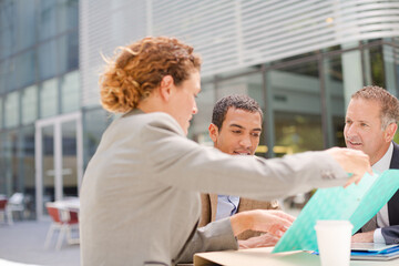 Obraz premium Business people talking outdoors