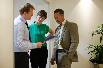 Obraz premium Business people talking in office