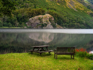 Naklejka na ściany i meble bench on the lake