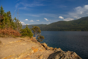 Obraz premium Lake McDonald at Glacier National Park with mountain range background