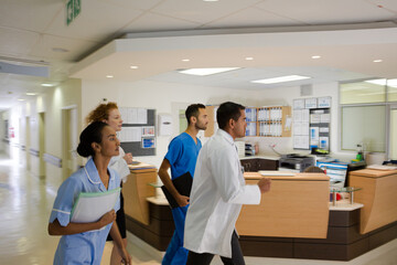 Obraz premium Hospital staff rushing down hallway