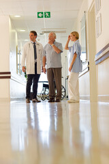 Fototapeta premium Doctor and nurse talking to patient in hospital room