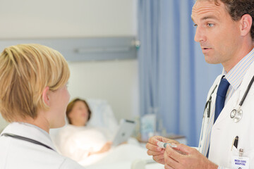 Obraz premium Doctor checking syringe in hospital room