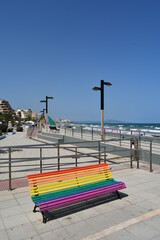 Banco lgtb en la playa