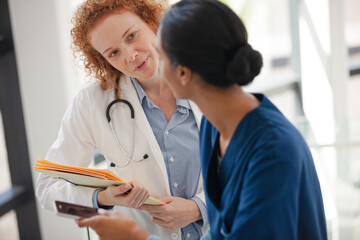 Fototapeta premium Doctor and nurse talking in hospital hallway