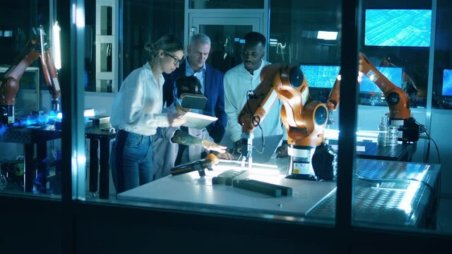 Robotics engineers are using VR-glasses to observe robots