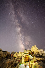 立ち昇る天の川銀河、夏の大三角形