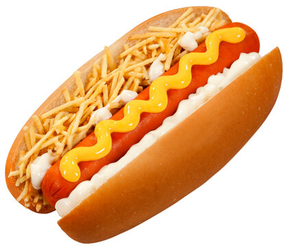 cachorro quente, hot dog, com batata palha, maionese, salsicha e mostarda no fundo branco para recorte.