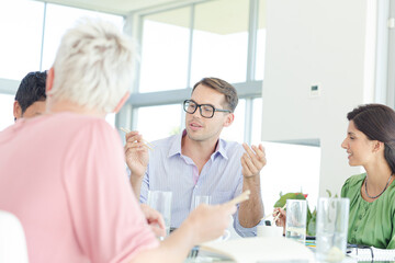 Obraz premium Business people talking in meeting