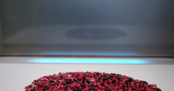 Medikamente / Nahrungserg&auml;nzung / Pillen / Apotheke / Pharmaindustrie / Rezept / Arzt / Medizin / Online Versand Apotheke / Drogen / Slowmotion / RED Kamera / 150fps / Stock Footage